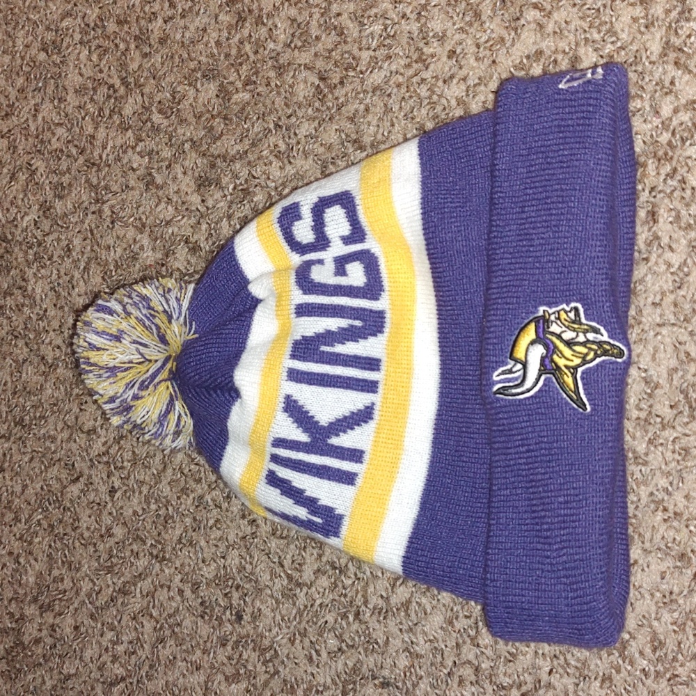 New Era NFL Minnesota Vikings Embroidered Purple White Winte Pom Pom Knit Beanie